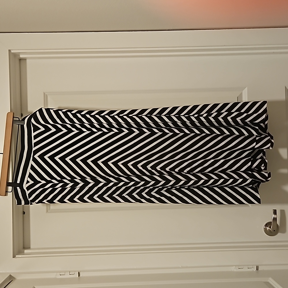 Torrid Black & White Chevron Maxi Skirt